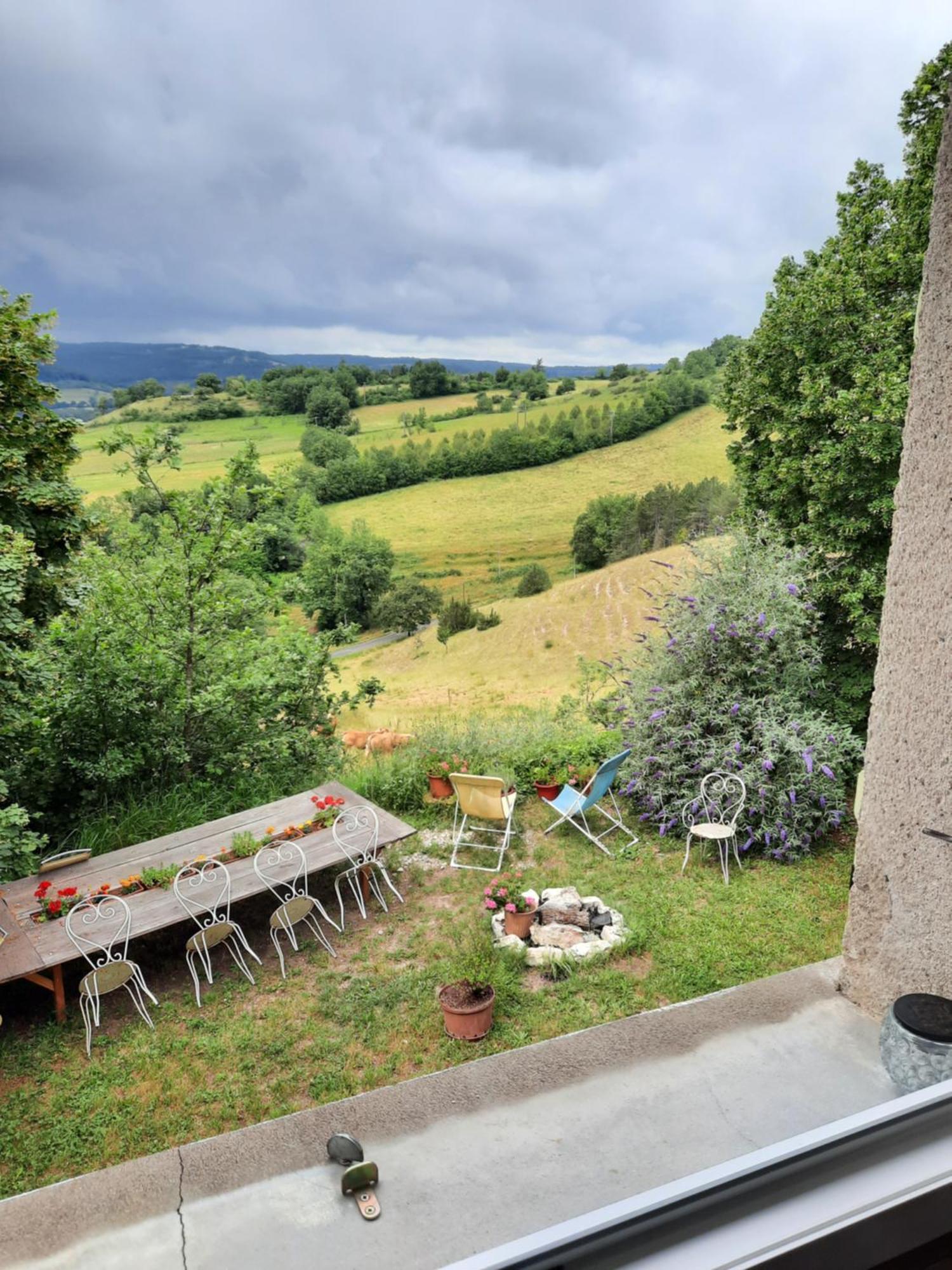 Les Coteaux De Planeze, Maison Et Jardin Dans Le Lot! Chambres Chez L'Habitant! Belmont-Bretenoux Oda fotoğraf
